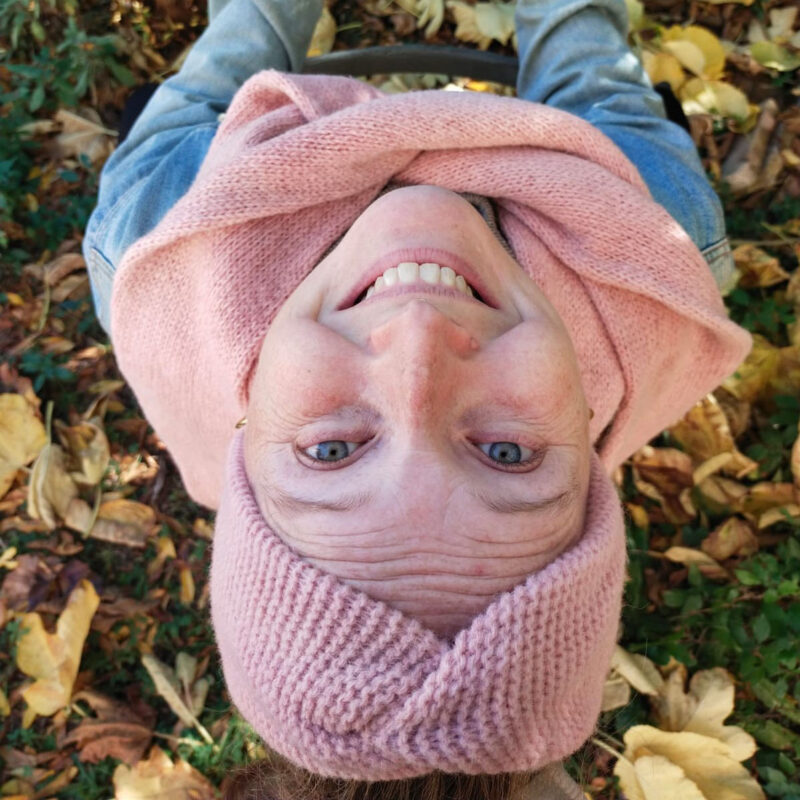 Fascia turbante in lana naturale tinta con Ibiscus